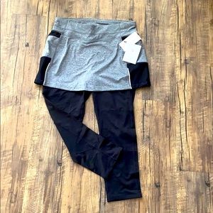 Athleta 2 in 1 capris size Medium NWT